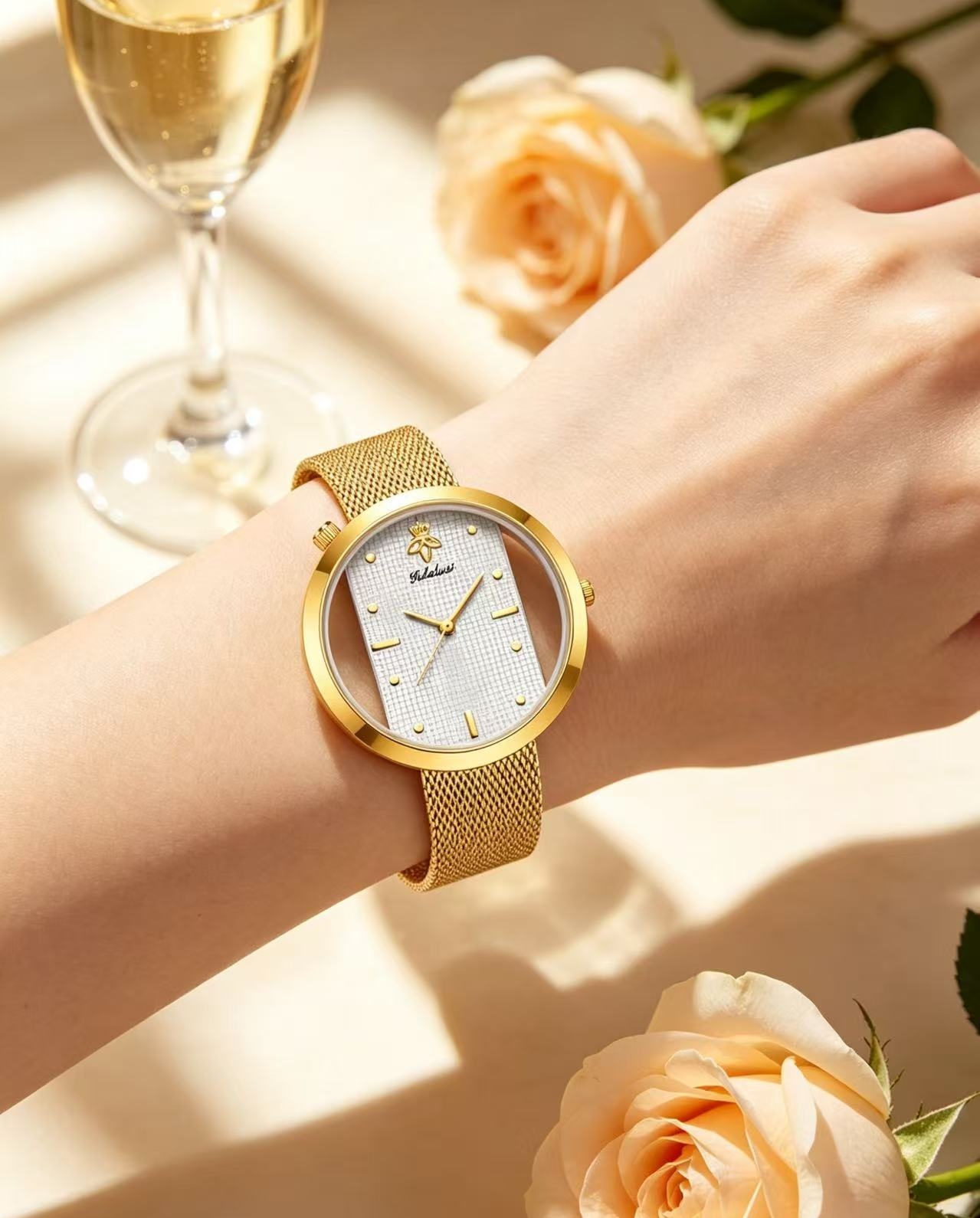YaLaLuSi Fashion Simple Gold M - Luxury Watch Gift For Her 评论和价格