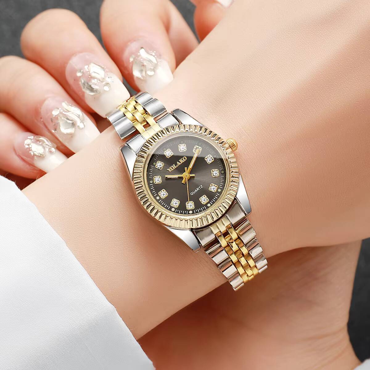 Fashion Rhinestone Women Quart - Luxury Watch Display Case 评论和价格