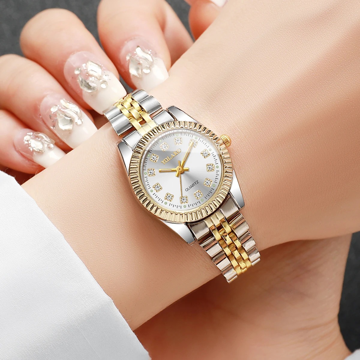 Fashion Rhinestone Women Quart - Luxury Watch Display Case 评论和价格